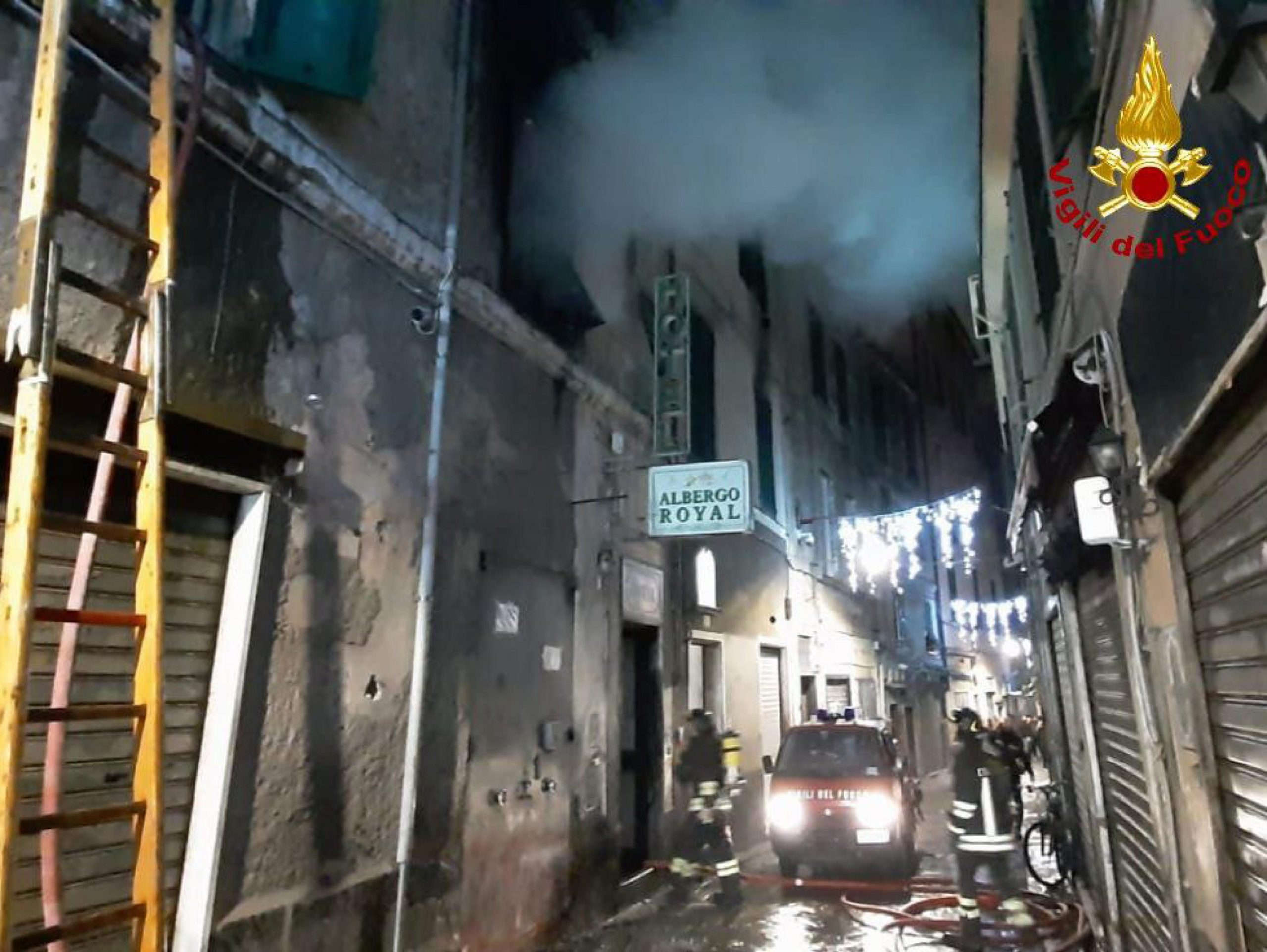 Genova Incendio Albergo 22 Evacuati E 5 Feriti