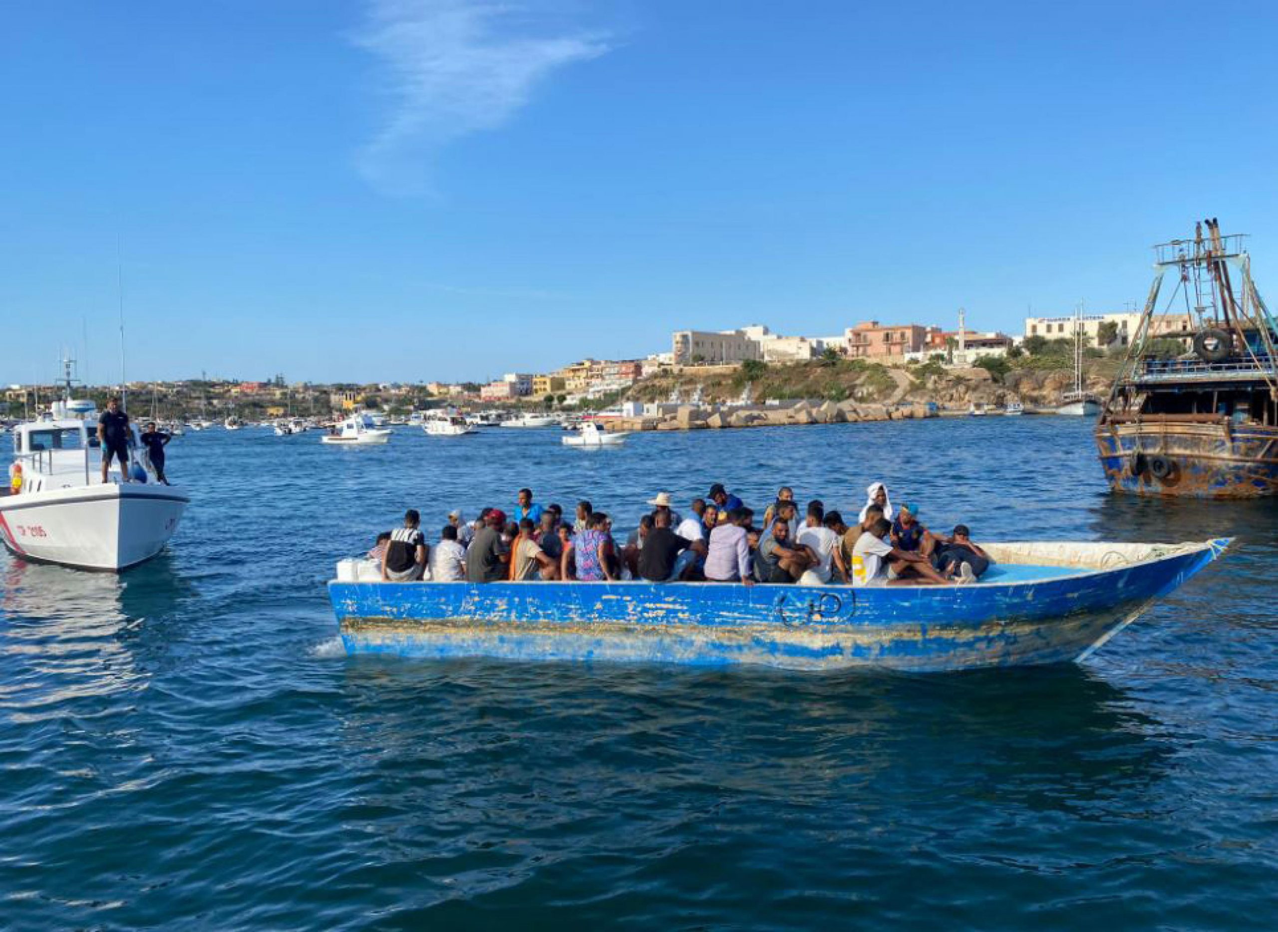 Nuovo Sbarco Migranti A Lampedusa Pi Di Persone Salvate Dalla