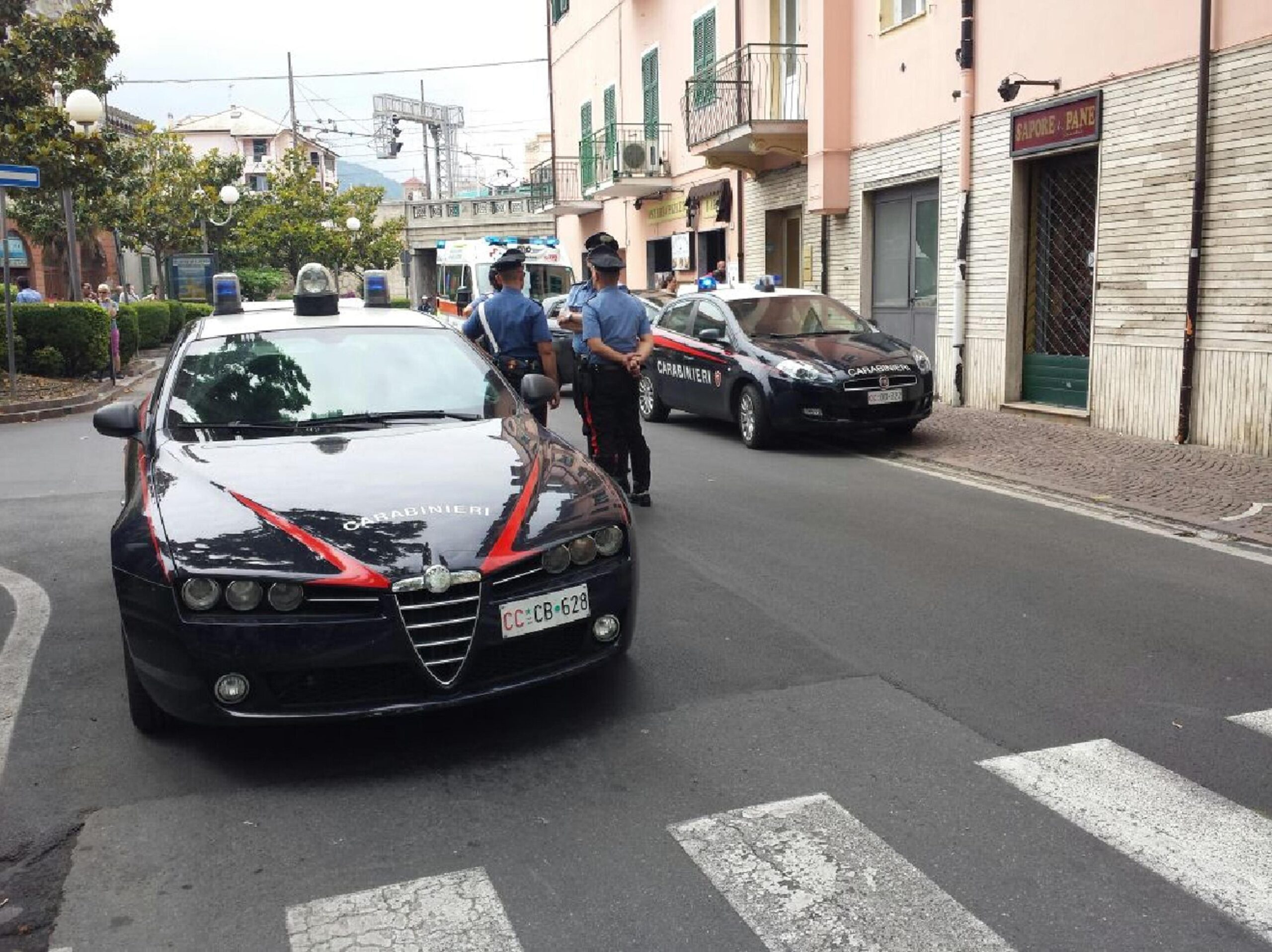 Savona la madre lo rimprovera perchè gira un video per i social e