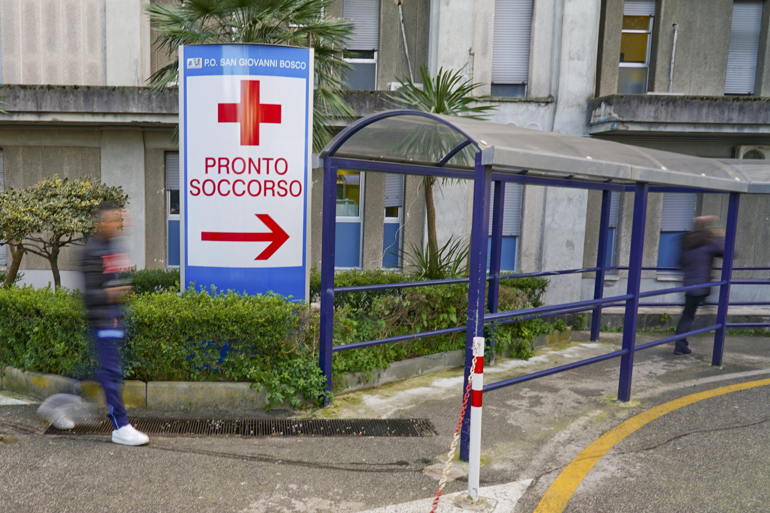 Frattamaggiore Napoli Aggressione Al Pronto Soccorso 42enne Prende