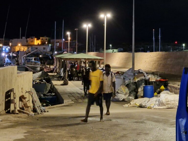 Migranti A Lampedusa Quasi Nelle Ultime Ore Dopo Gli Sbarchi