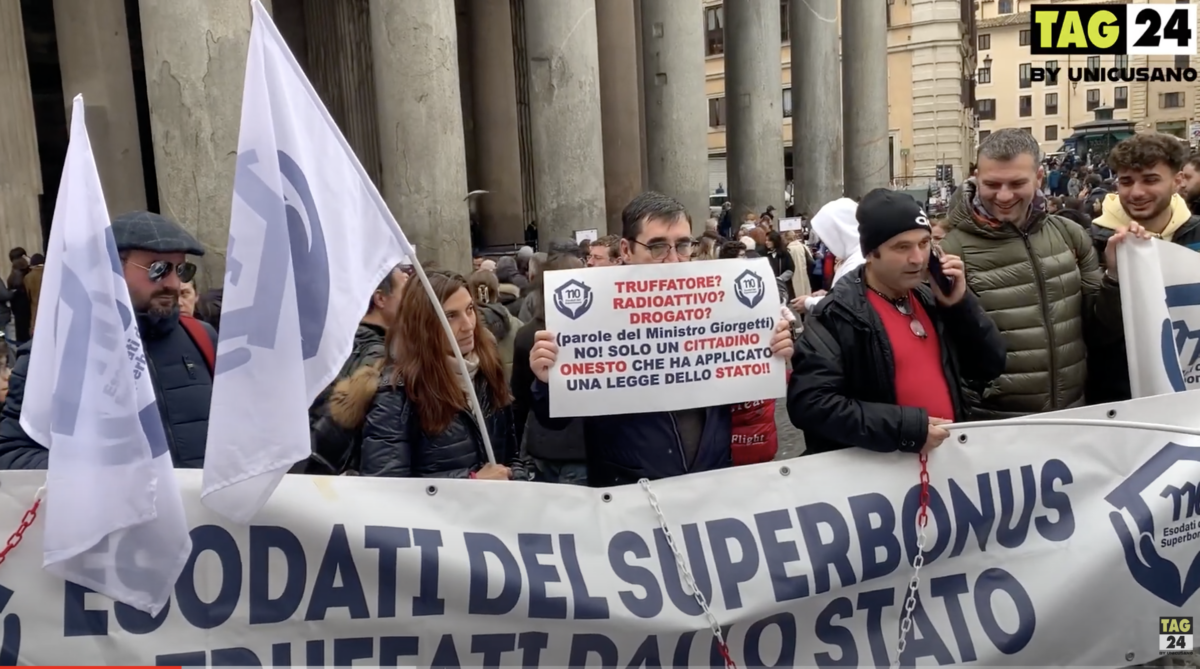 Roma Gli Esodati Del Superbonus Protestano Di Fronte Al Pantheon Ci