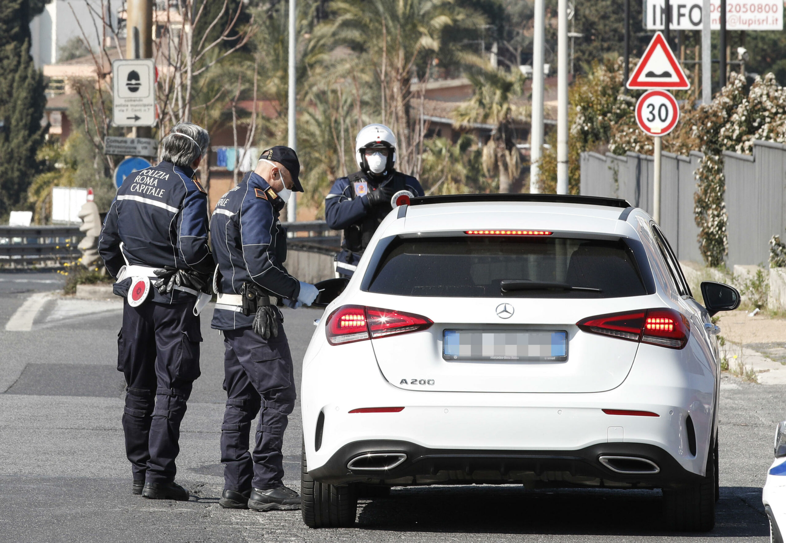 Roma Incidente Sulla Casilina Questo Pomeriggio Scontro Tra Auto E