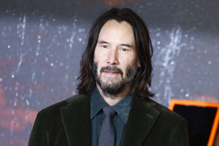 Keanu Reeves Prime Foto Dal Set Di Good Fortune Un Angelo Sui Cieli