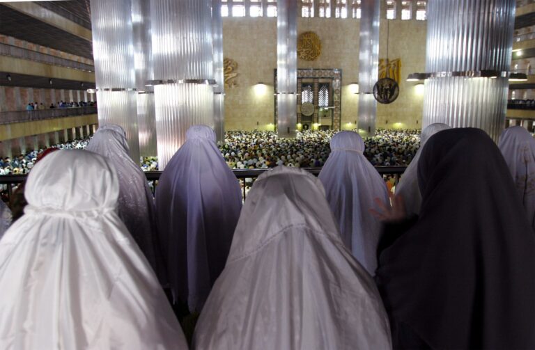 Donne Musulmane In Un Recinto A Roma Per Fine Ramadan L Ira Di Souad