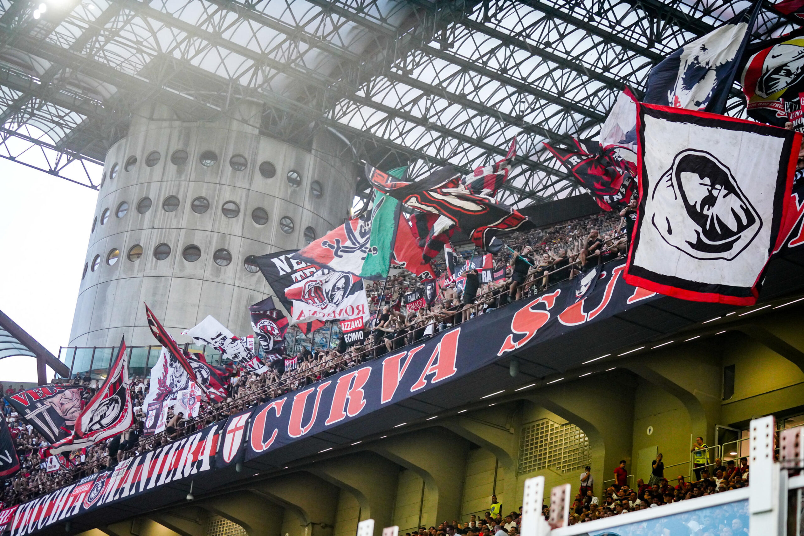 Caso Iovino La Curva Sud Del Milan Si Dissocia E Prende Le Distanze