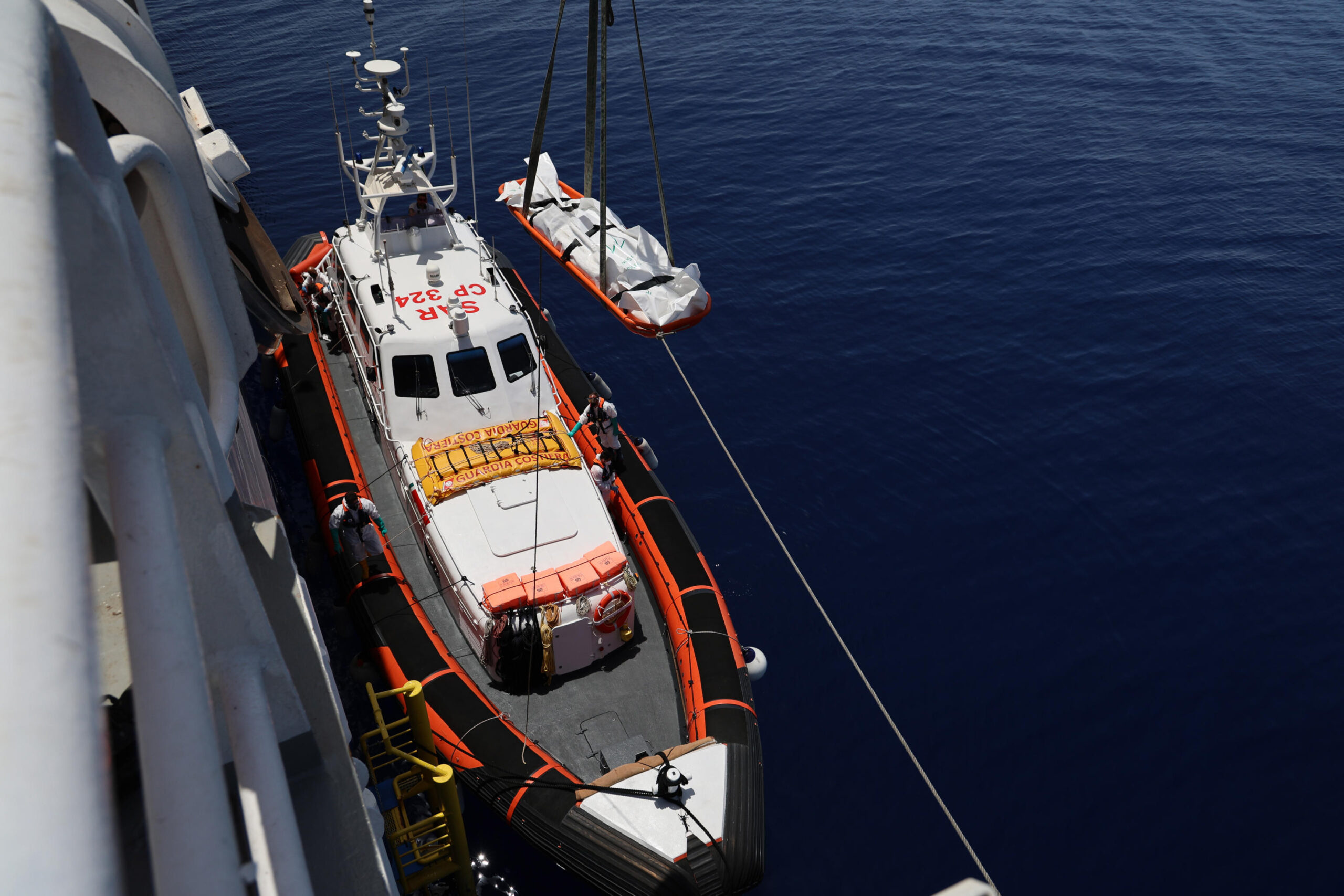 Lampedusa Proseguono Gli Sbarchi Soccorsi 74 Migranti La Procura Di