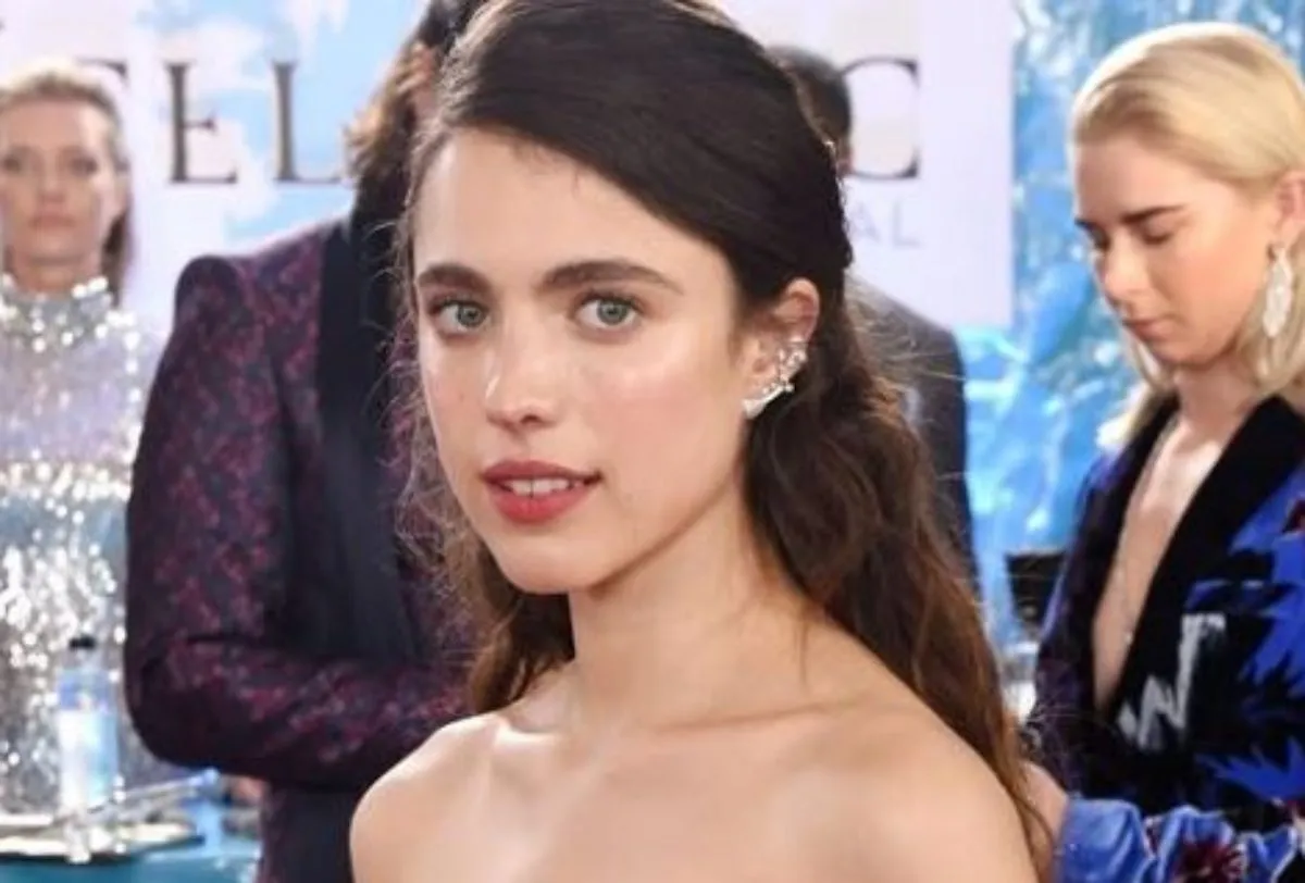 Margaret Qualley racconta come si è rovinata la sua pelle durante The Substance