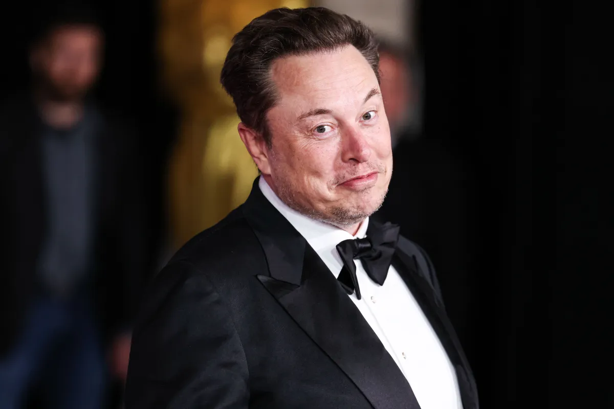 Il primo conflitto d'interessi di Elon Musk: stroncato il progetto "Stargate" di Trump