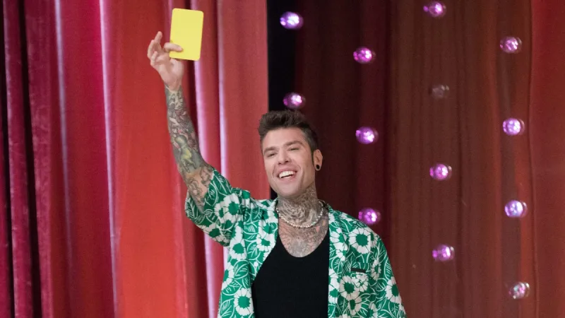 Sanremo 2025: Fedez e Achille Lauro vicini nella copertina di Sorrisi? Il mistero della strana foto