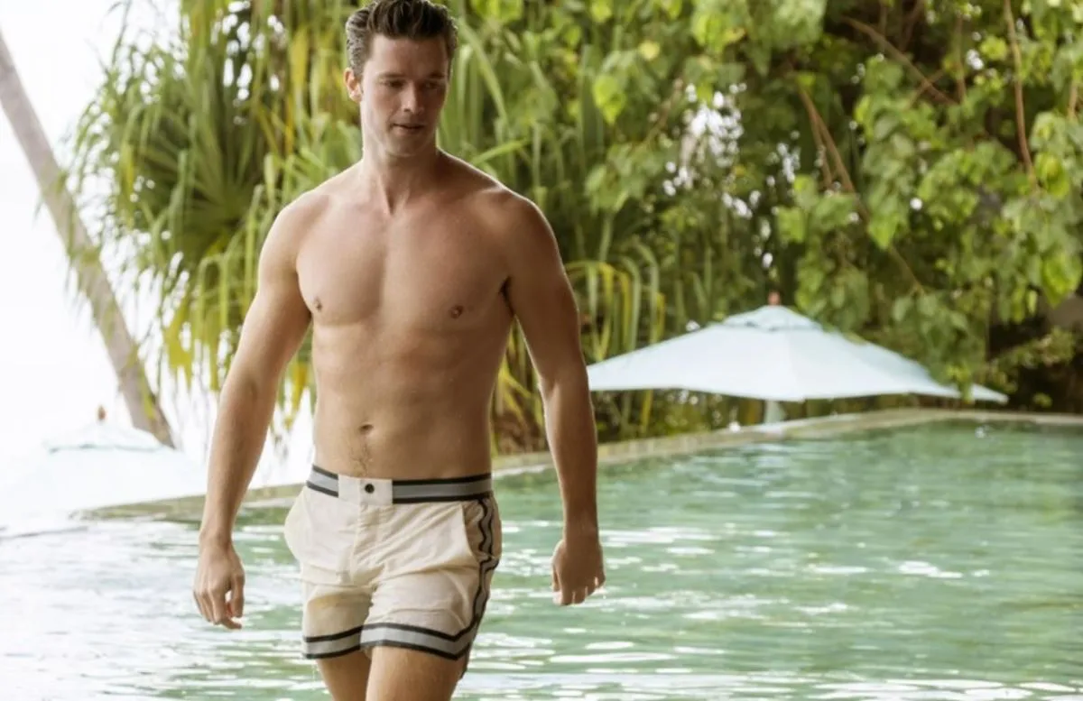 Patrick Schwarzenegger, figlio di Arnold, sexy e sfacciato in The White Lotus