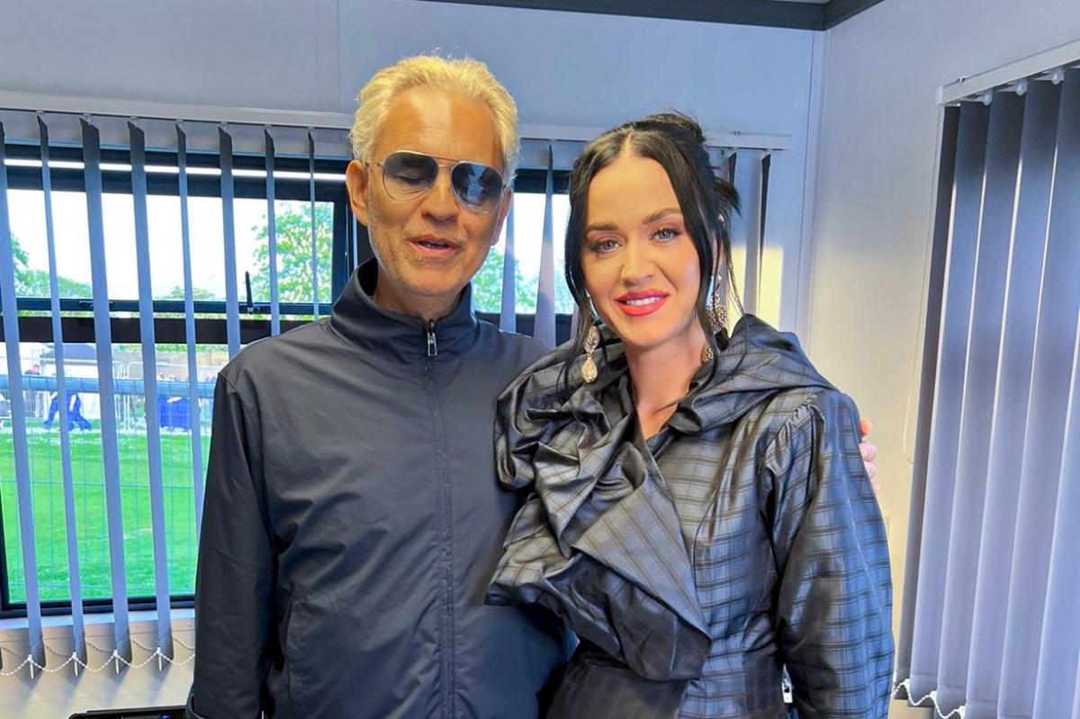 Andrea Bocelli insieme a Katy Perry nel backstage del concerto per …