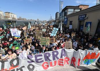 I “Fridays for future” tornano in piazza, messaggio alla politica: “Crisi climatica è ancora assente dal dibattito”