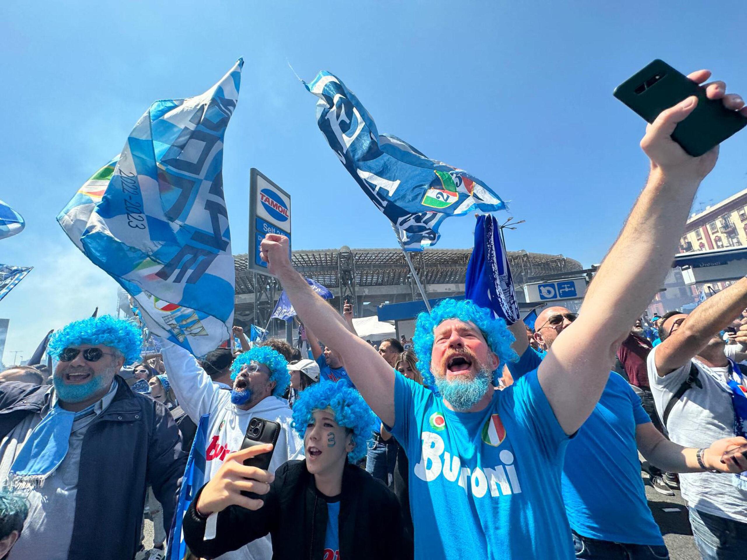 Napoli – Fiorentina, proseguono i festeggiamenti per lo scudetto | VIDEO E FOTO