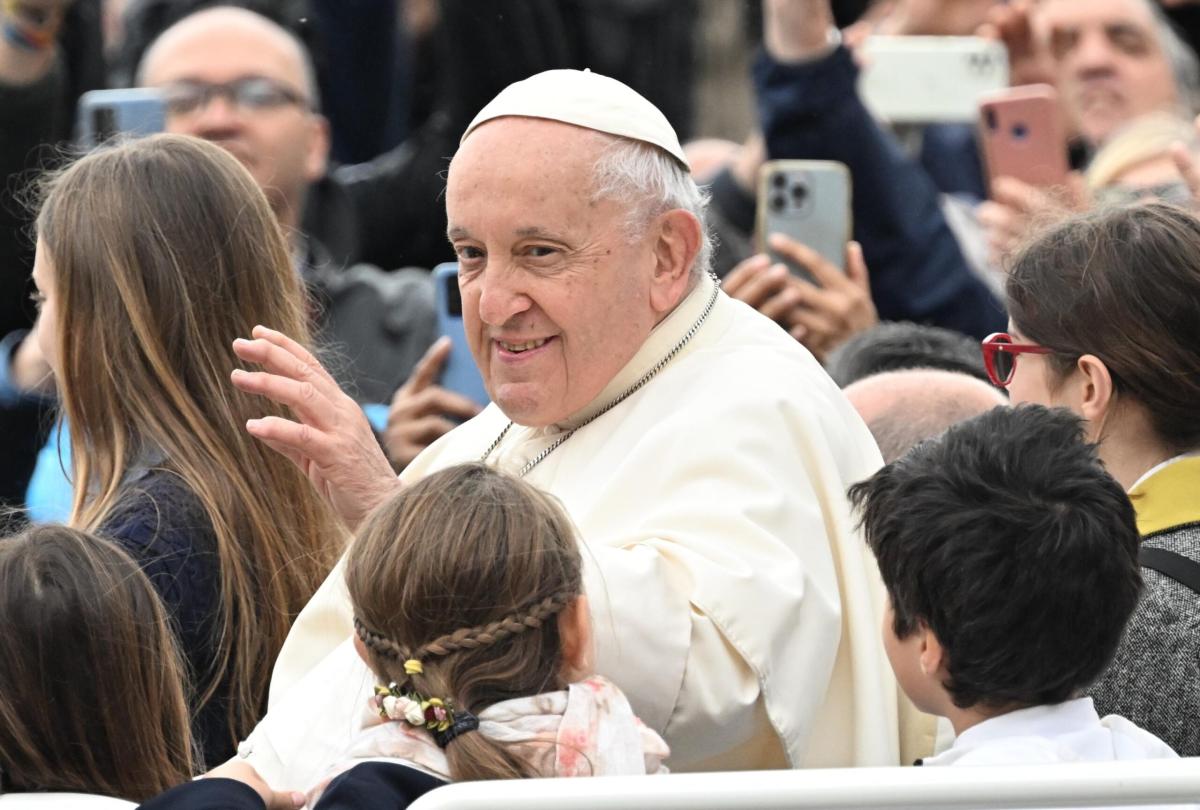 Papa Francesco in Portogallo, il Pontefice al Santuario di Fatima i…