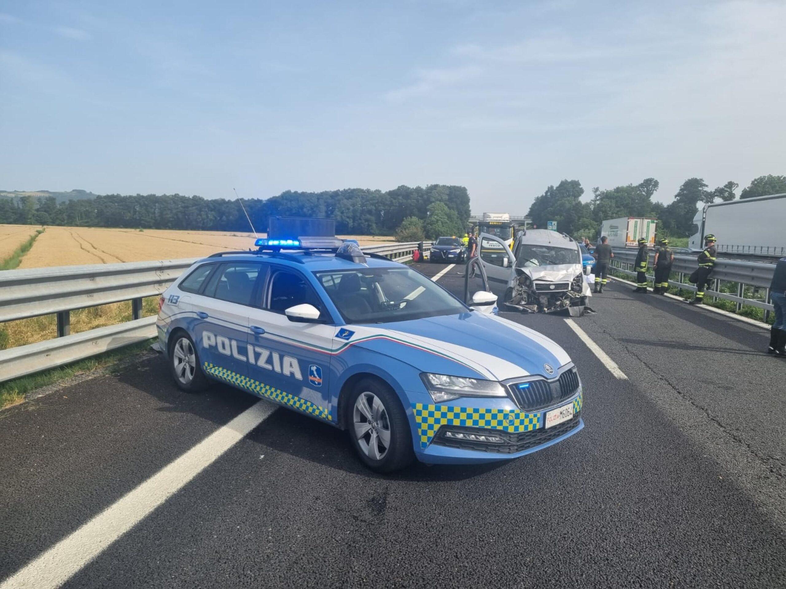 Pesaro, incidente mortale sulla Montelabbatese: scontro tra due auto, morte due persone