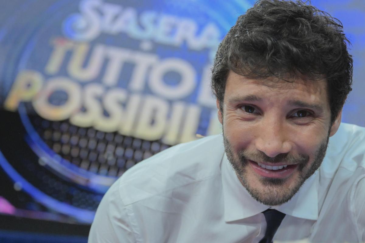 “Stasera Tutto è Possibile” ultima edizione con De Martino: quando torna e chi potrebbe condurre il programma in futuro