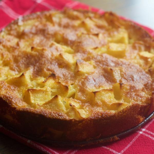 Buonissima e senza forno: è la torta di mele in padella vegana