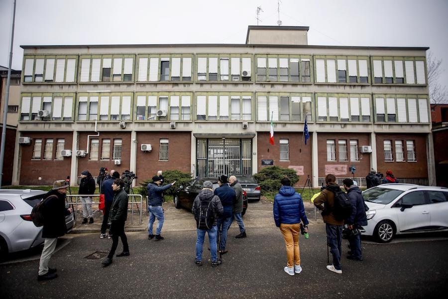 Carcere Beccaria, cappellano Don Burgio: “I ragazzi non ce la fanno più, le giornate sono vuote”