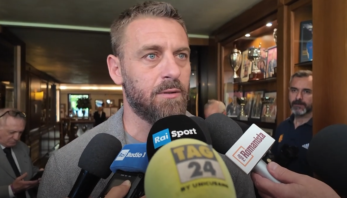 Roma, De Rossi spaventa i tifosi su Dybala: “Il suo futuro? Meglio non sbilanciarsi” | VIDEO