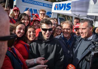 Evento Avis a Milano, Fedez va via all’arrivo di Romano La Russa: “Imbucato”