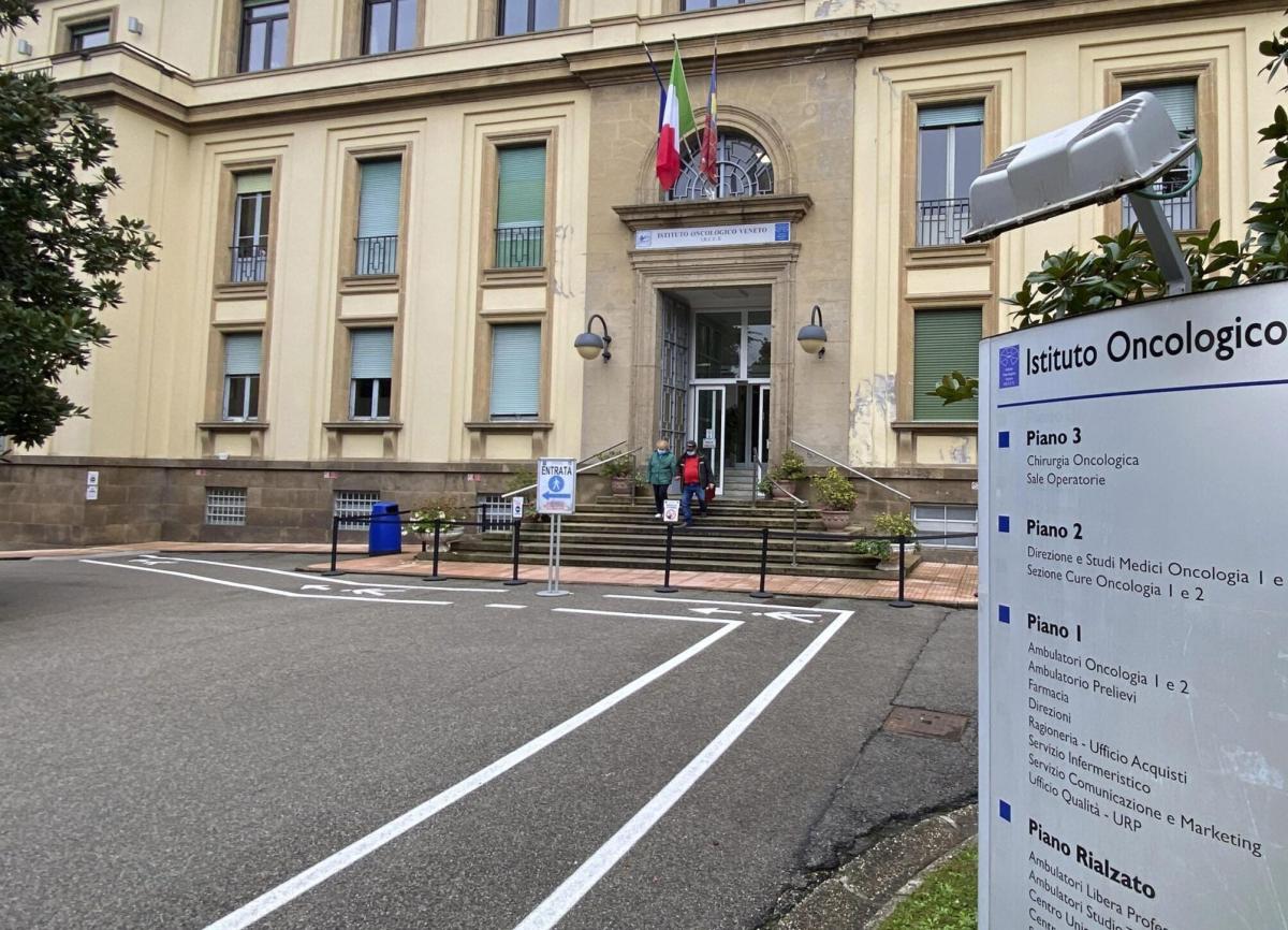 Bari, soldi per “saltare la fila”: oncologo licenziato dall’ospedal…