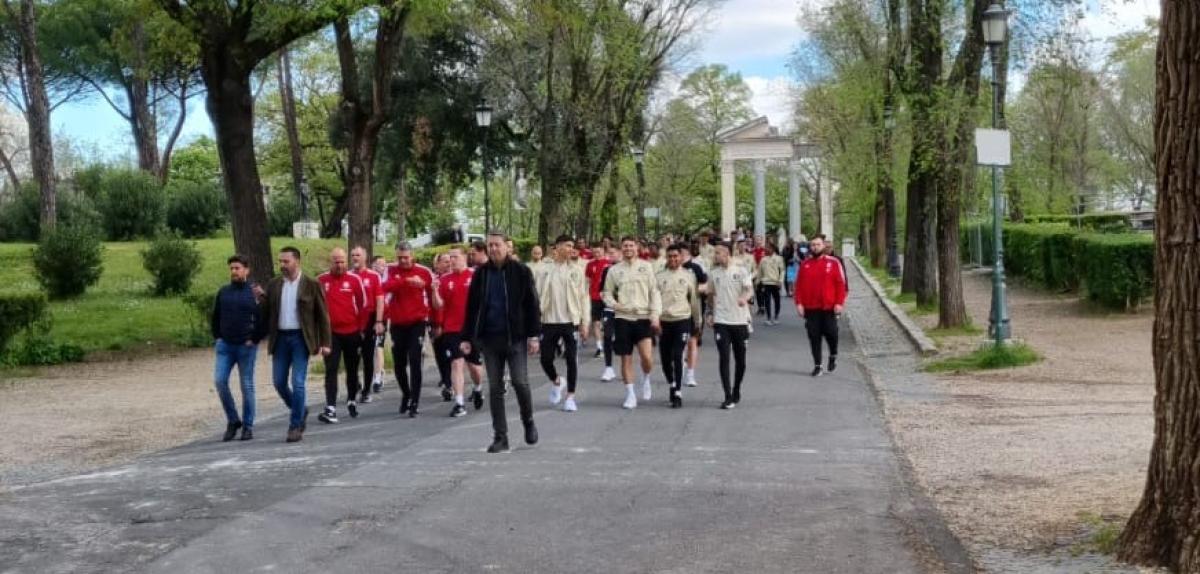 Passeggiata dei giocatori del Feyenoord a Villa Borghese, relax in …