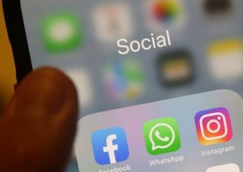 Cybersicurezza, la Francia bandisce WhatsApp dagli smartphone dei ministri: vietato entro l’8 dicembre