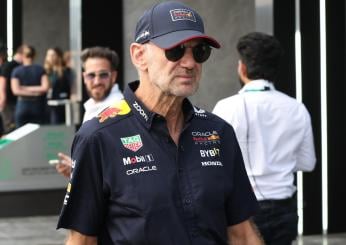 Formula 1, è ufficiale l’addio di Adrian Newey alla Red Bull. Ora la Ferrari…