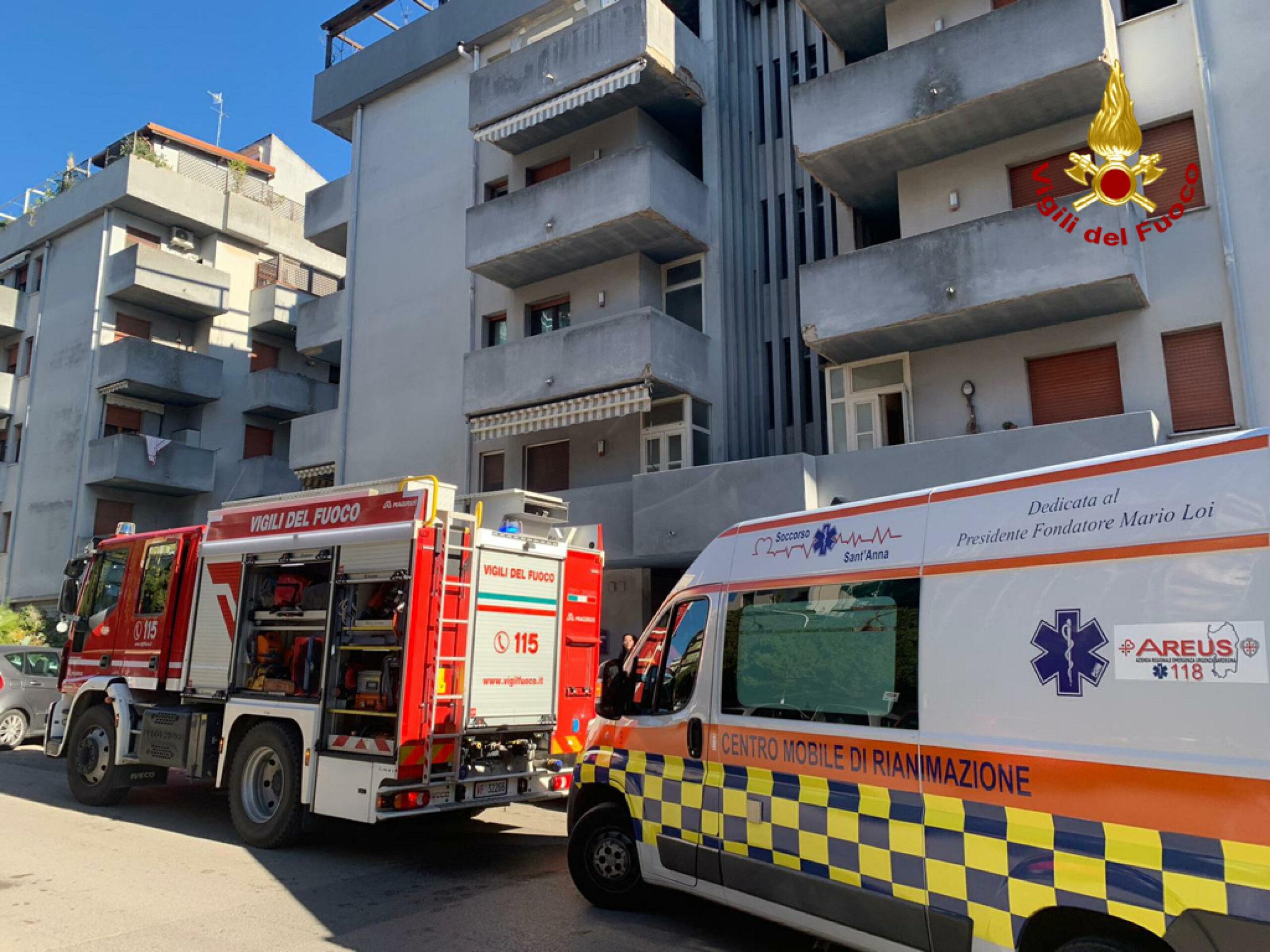 Rimini, piromani scatenano incendio in una villa in via Padulli: un’anziana in ospedale