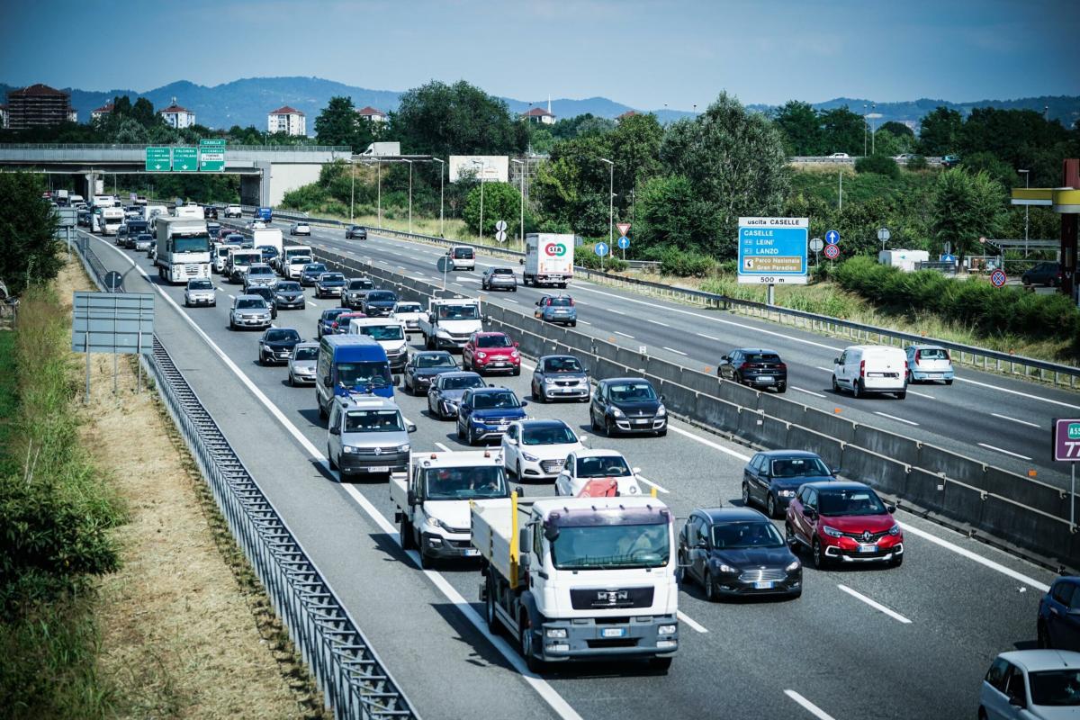 Bari, incidente in Tangenziale nella mattinata: scontro tra due mezzi pesanti, traffico in tilt