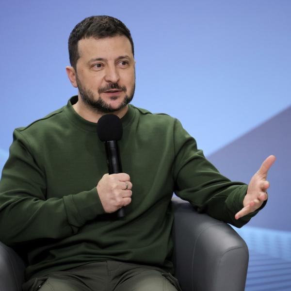 Zelensky visita Germania e Francia per firmare patti di sicurezza