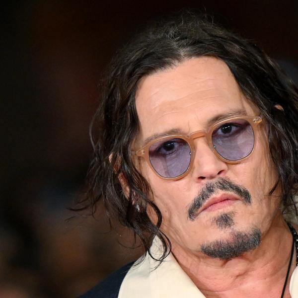 Hollywood riapre le porte a Johnny Depp: tornerà a recitare con Penelope Cruz nel film “Day Drinker”