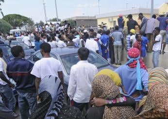 Migranti, centro di accoglienza di Crotone al collasso: “Superata capienza massima”