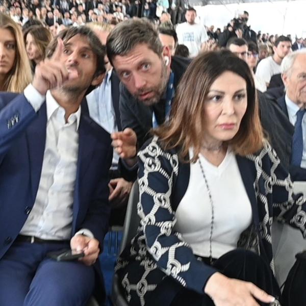 “Cogne mette le ali”: l’ultima trovata della ministra Santanché per salvare la stagione turistica dopo il maltempo fa infuriare le opposizioni: “Altro che vacanzieri in elicottero…”