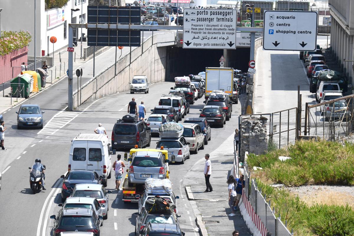 Genova, incidente in A12: maxi tamponamento, sette auto coinvolte