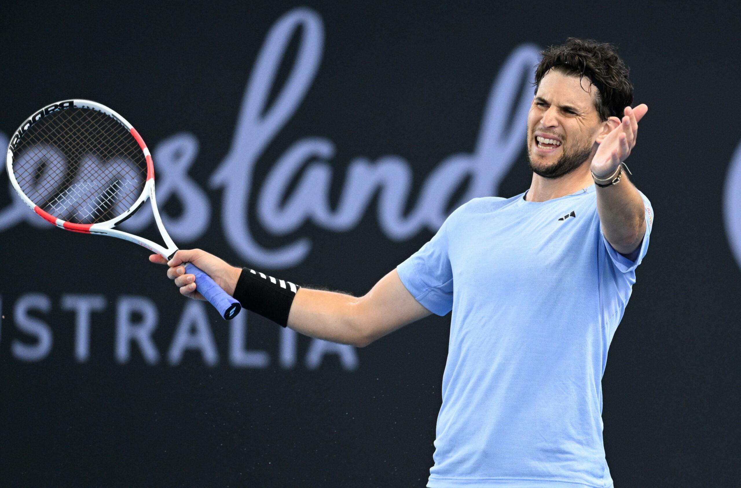 Brisbane, serpente in campo durante il match fra Thiem e McCabe: il tennista austriaco scappa | VIDEO