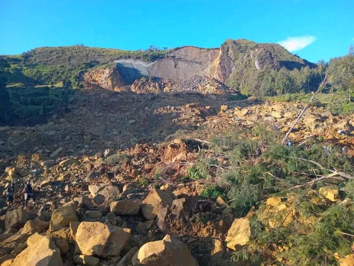 Papua Nuova Guinea, violenta frana all’alba: almeno 100 morti e villaggi distrutti | VIDEO E FOTO