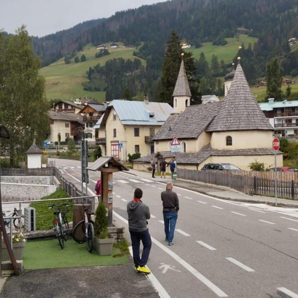 Chi è Ewald Kühbacher, l’uomo che ha ucciso il padre e la vicina a San Candido? Dopo essersi barricato in casa si è sparato alla gola