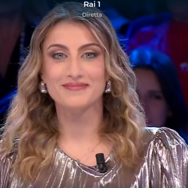 Affari tuoi, quanto hanno vinto ai pacchi stasera 18 novembre? Erica dalla Calabria ribalta la gara