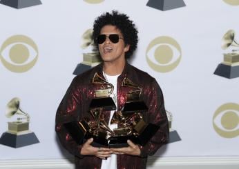 Bruno Mars: età, origini, moglie, figlio e canzoni famose