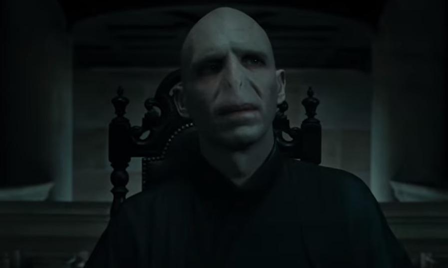 Perché Voldemort non ha il naso? La verità sull’aspetto del cattivo di Harry Potter