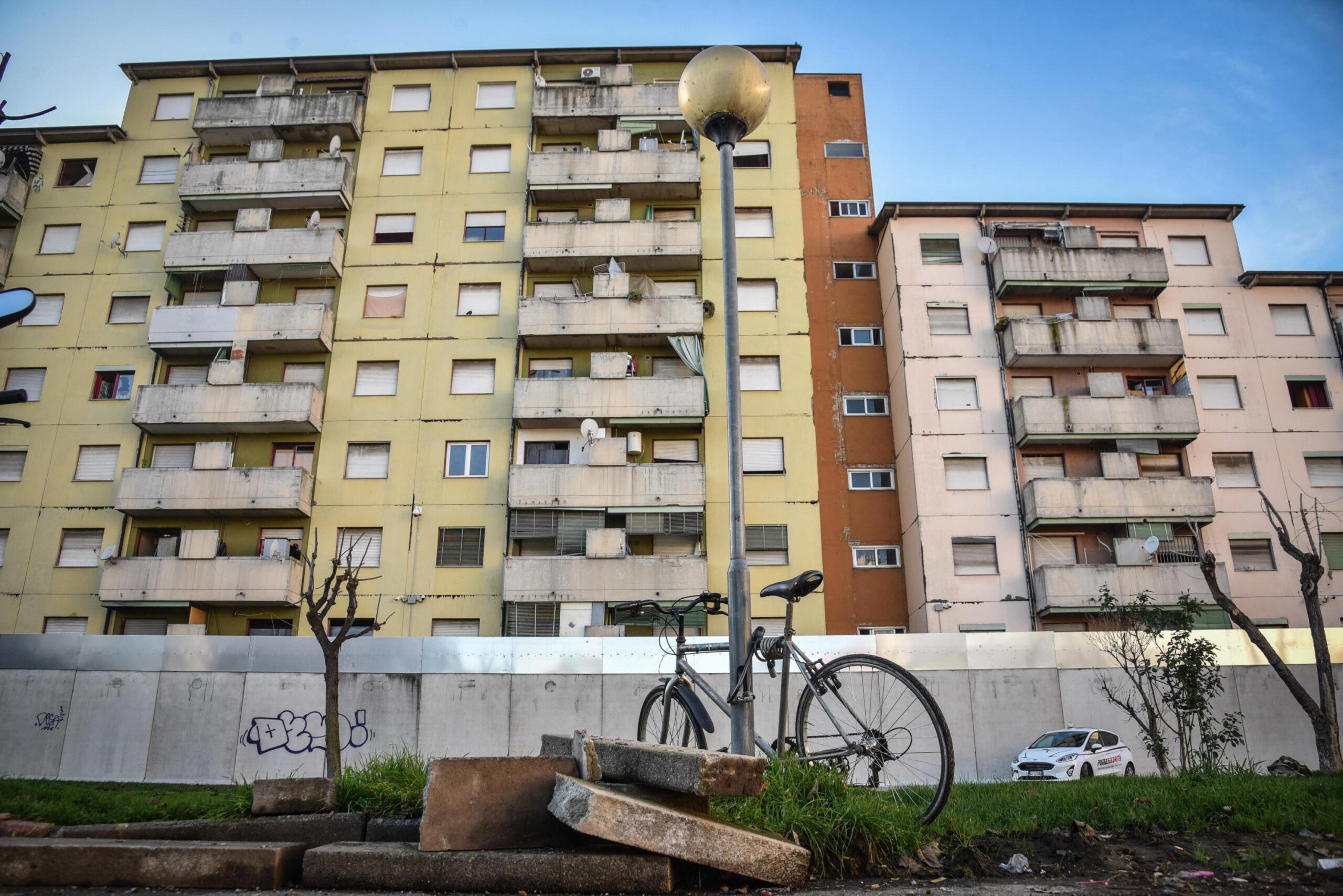 Case popolari Torino, sgomberati 8 appartamenti occupati: fuori anche 30 bambini