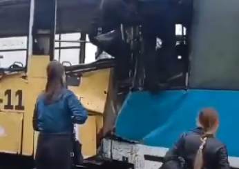 Tragedia in Russia, fatale scontro fra due tram a Kemerovo: oltre 90 feriti e un morto | VIDEO