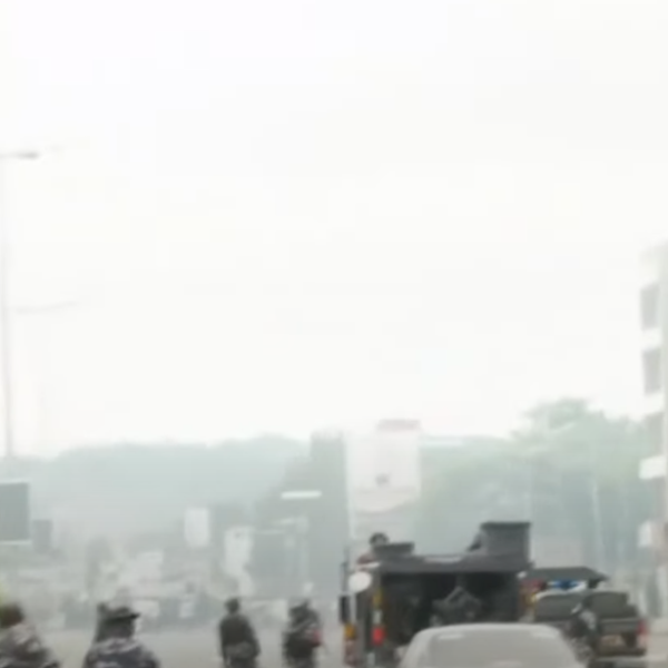 Nigeria, manifestazioni a Lagos: polizia costretta a sparare lacrimogeni, qual è il motivo delle proteste? | VIDEO