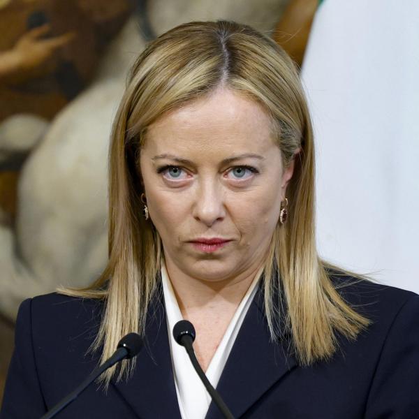 Conferenza stampa Meloni, la premier: “9.1 miliardi contro il caro bollette. Reazione Parigi incomprensibile”