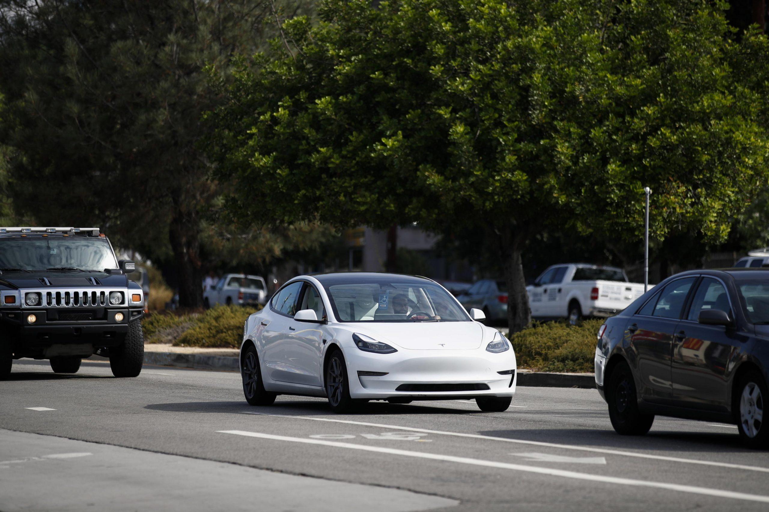 Cina incidente Tesla: auto fuori controllo uccide due persone