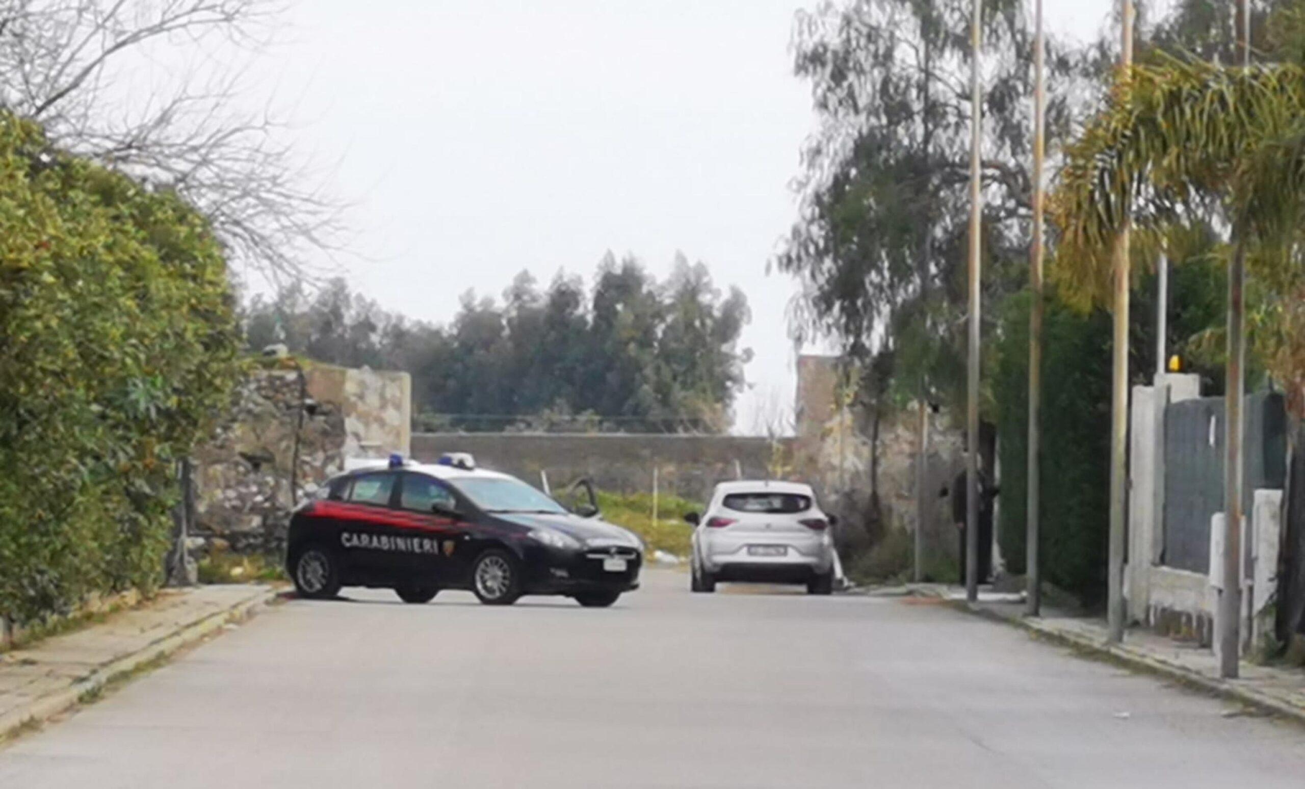 Messina, trovato corpo carbonizzato vicino al campo sportivo: appartiene a un ragazzo. Indagano i carabinieri