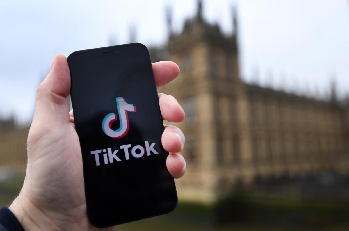 Tik Toker spiega di aver subito un prolasso uterino: la reazione degli utenti