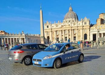 Roma, un uomo cerca di entrare armato di coltello a Piazza San Pietro: arrestato, ferito un agente